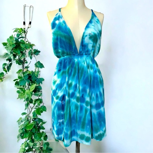 052 Forever 21 | NWT Boho Ocean Blue Tie-Dye Plunge Neck Mini Dress (Size L) - Picture 3 of 10